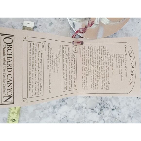 Orchard Canyon Vintage Flat Back‎ Tin Cookie Cutter With Handle Apple NEW - Picture 3 of 7